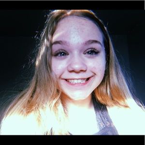 Meet your Posher, Kayla